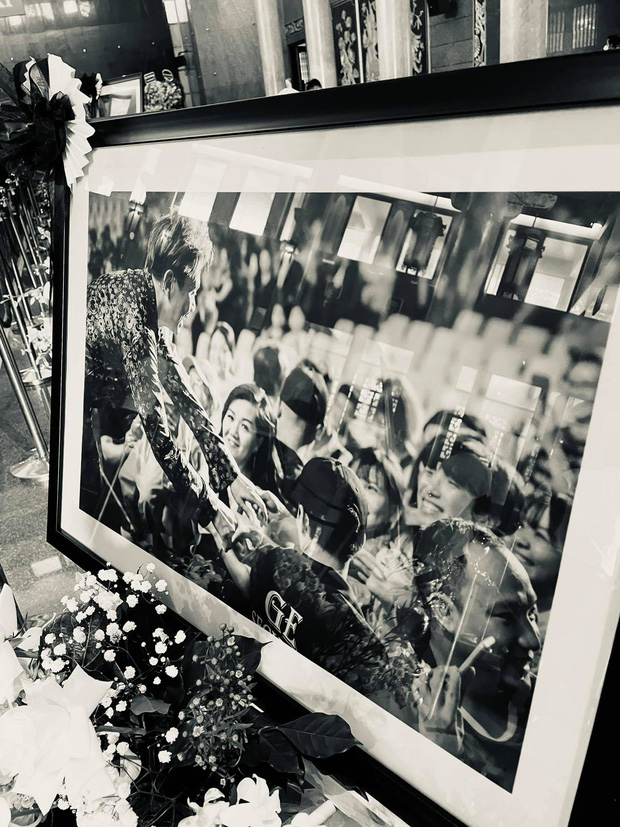 Lễ tang NS Chí Tài tại Việt Nam: Dàn nghệ sĩ nghiêm chỉnh vào lễ viếng, Việt Hương đội khăn tang và hé lộ tình trạng bà xã cố nghệ sĩ ở Mỹ-5