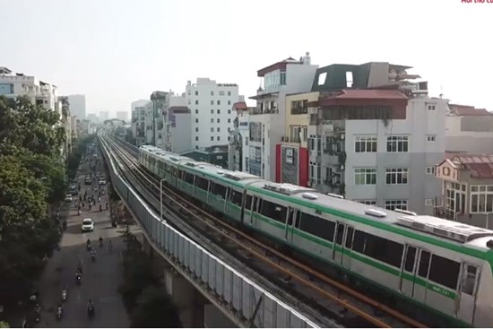 Video: Ngắm đoàn tàu lần đầu chạy thử toàn tuyến trên đường sắt Cát Linh-Hà Đông
