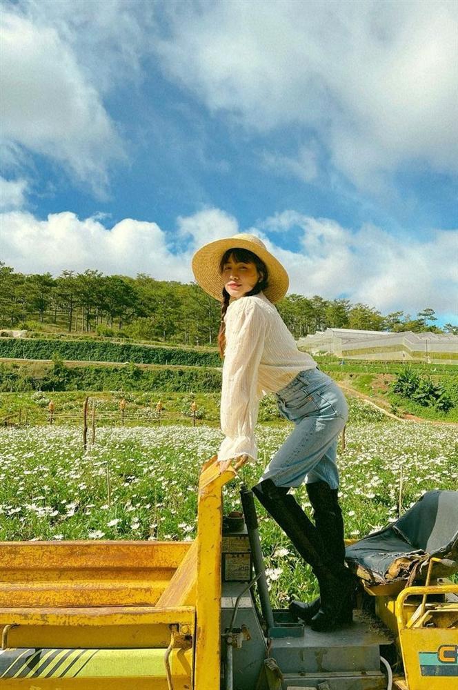 Vốn hay đi giày cao gót khủng, Hòa Minzy đã xoay xở thế nào khi chuyển sang giày đế thấp để không lùn một mẩu?-6