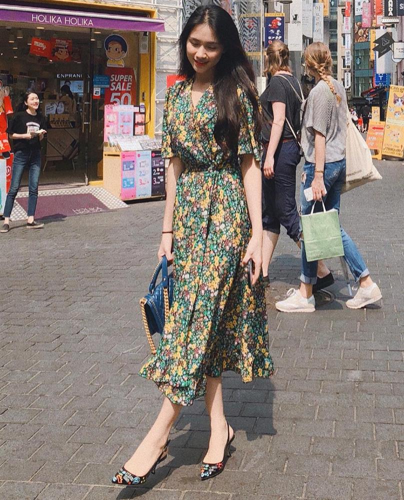 Vốn hay đi giày cao gót khủng, Hòa Minzy đã xoay xở thế nào khi chuyển sang giày đế thấp để không lùn một mẩu?-12