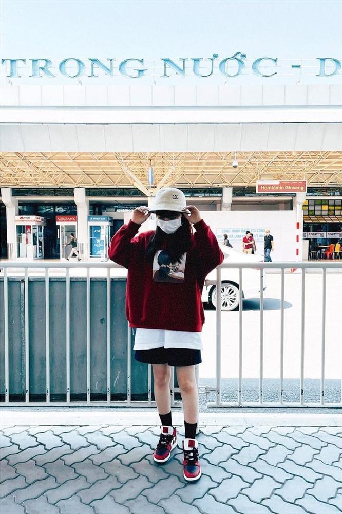 Vốn hay đi giày cao gót khủng, Hòa Minzy đã xoay xở thế nào khi chuyển sang giày đế thấp để không lùn một mẩu?-7