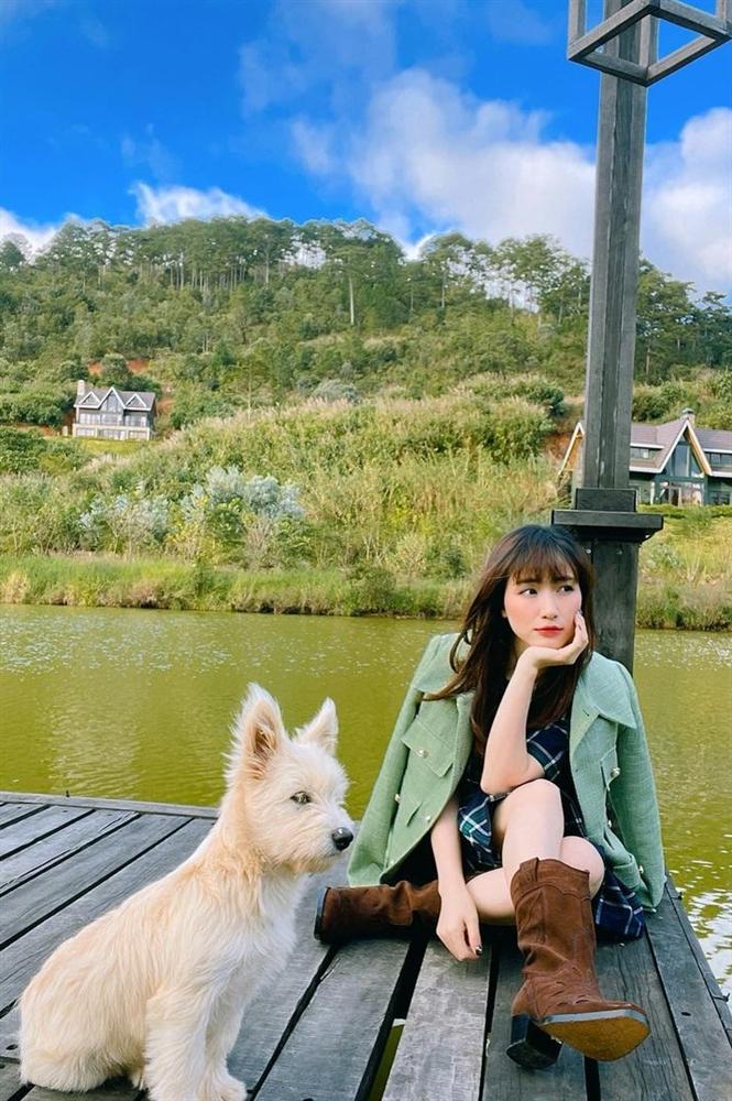 Vốn hay đi giày cao gót khủng, Hòa Minzy đã xoay xở thế nào khi chuyển sang giày đế thấp để không lùn một mẩu?-9