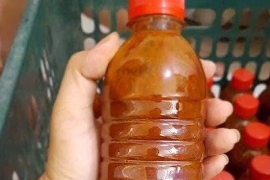 'Hot gril bán mắm' khóc ròng vì khách mua hàng hai năm chưa trả tiền