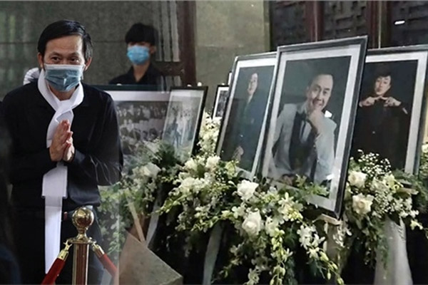 Dòng người tiễn biệt Chí Tài-1