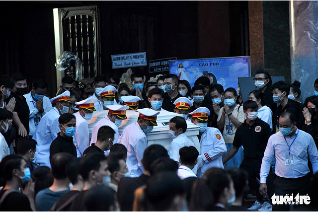 Hình ảnh chuyến phi cơ chở linh cữu nghệ sĩ Chí Tài sang Mỹ: Tạm biệt nhé, Nhỏ ơi!-1