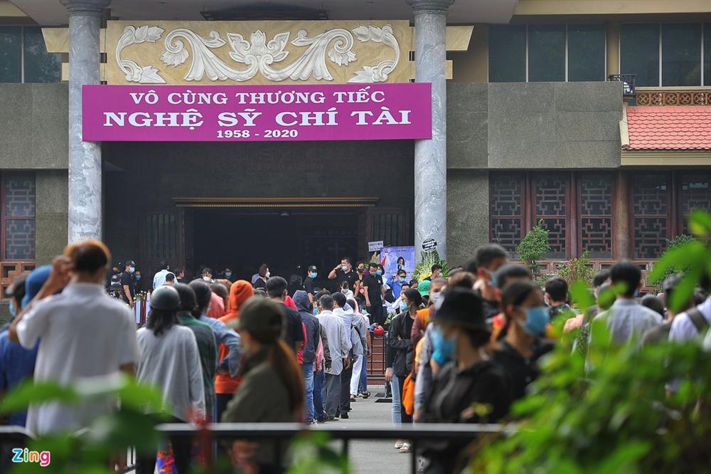 Ngày tiễn đưa Chí Tài và nghĩa cử của Hoài Linh-1