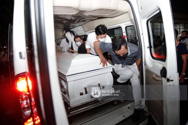 Sài Gòn nay sao thật lạ: Hàng nghìn người theo sau tiễn NS Chí Tài một đoạn, không tiếng còi xe và lặng lẽ nhường đường-5