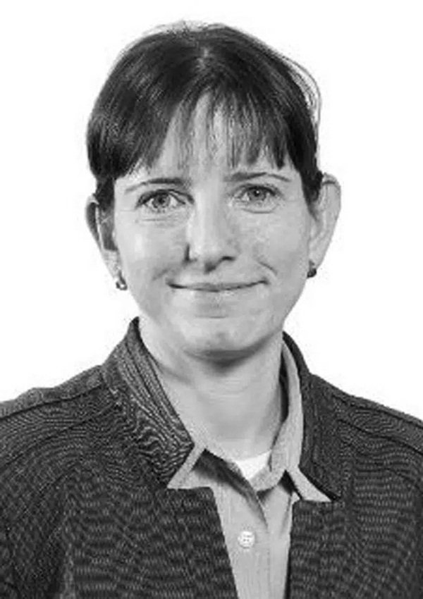 Phát hiện cụ bà chết 5 ngày trên sofa bẩn thỉu, cảnh sát lập tức bắt giữ cô con gái, vạch trần tội ác khó dung thứ-1