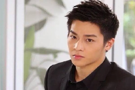 Chiều tối thấy vợ đội mưa về, vừa thấy tôi, cô ấy đã quỳ sụp xuống van xin một điều nghiệt ngã