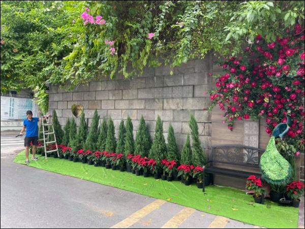 Đàm Vĩnh Hưng trang hoàng biệt thự đón Giáng sinh cực lộng lẫy, độ chịu chơi đúng là khó ai sánh bằng!-3