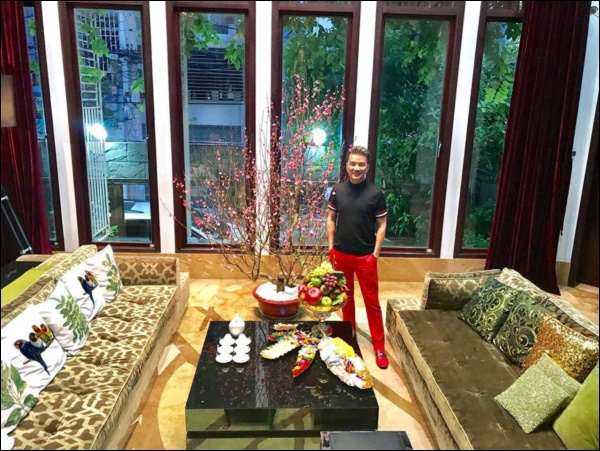 Đàm Vĩnh Hưng trang hoàng biệt thự đón Giáng sinh cực lộng lẫy, độ chịu chơi đúng là khó ai sánh bằng!-8