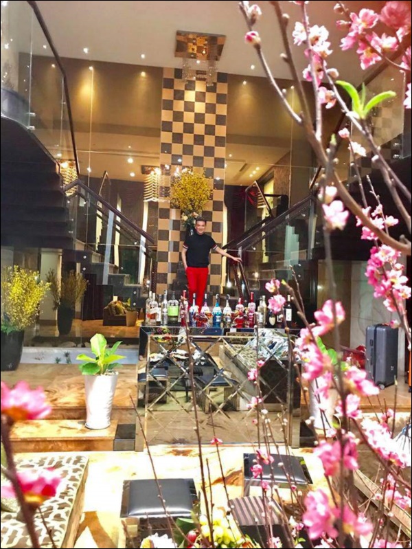 Đàm Vĩnh Hưng trang hoàng biệt thự đón Giáng sinh cực lộng lẫy, độ chịu chơi đúng là khó ai sánh bằng!-9