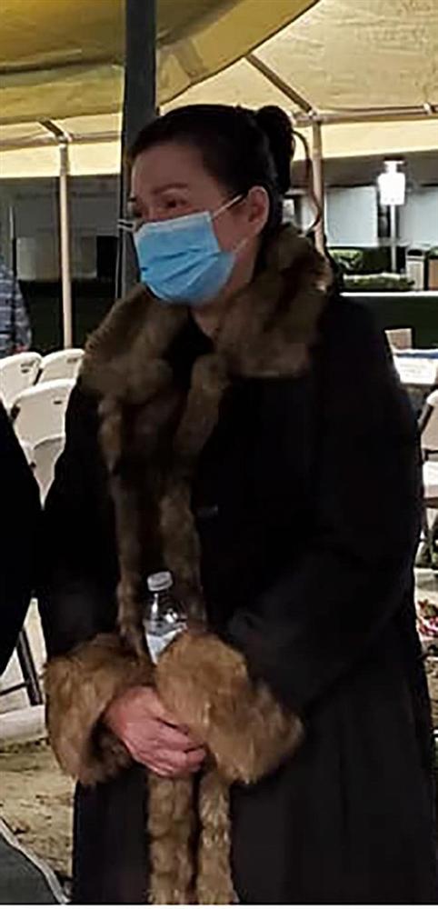 Bà xã Chí Tài tiều tuỵ, đi dự thánh lễ cầu nguyện cho chồng tại Mỹ-2