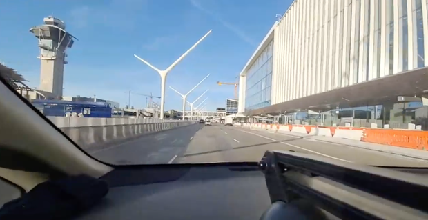 Đúng 11h đêm (13/12), máy bay đưa di hài của NS Chí Tài đã hạ cánh tại Mỹ,-2