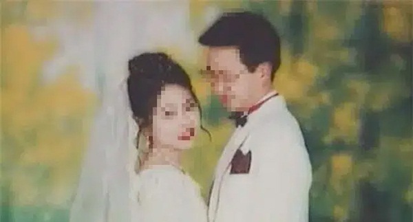 Con gái qua đời vì bệnh lạ, bố đòi khám nghiệm tử thi nhưng con rể khóc lóc ngăn cản, động thái này đã vạch trần tội ác trong suốt 2 năm-1