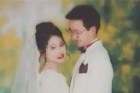 Con gái qua đời vì bệnh lạ, bố đòi khám nghiệm tử thi nhưng con rể khóc lóc ngăn cản, động thái này đã vạch trần tội ác trong suốt 2 năm