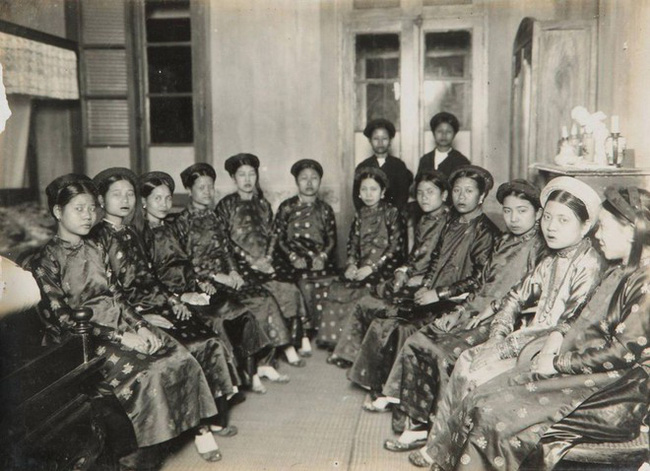 Đám cưới đình đám bậc nhất của con trai tỷ phú lừng danh đất Hải Phòng: Ăn hỏi 20 tráp lễ, máy bay rải thiệp mời trên phố, ai bắt được thiệp thì đi ăn cưới!-3