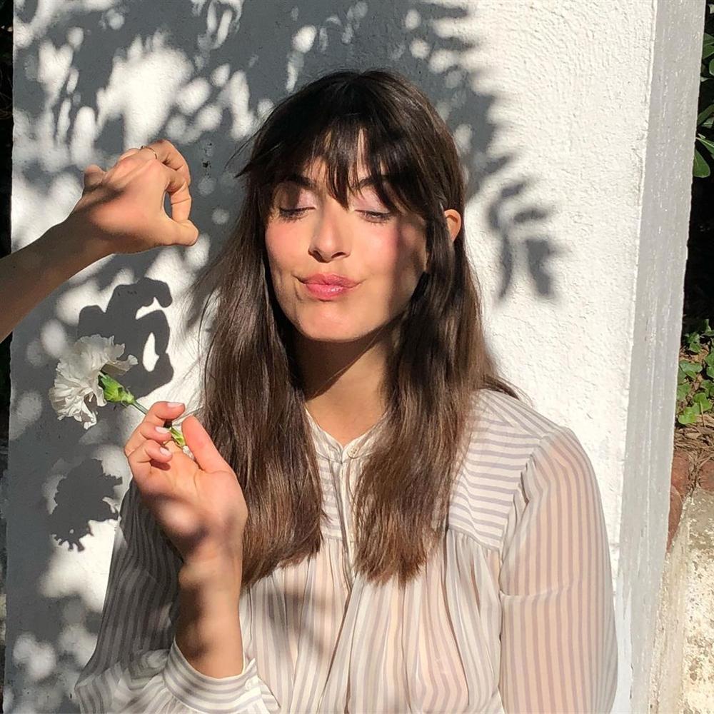 Gái Pháp tóc dài chỉ để quanh 4 kiểu sau đây mà kiểu nào cũng đẹp xinh, sang ngút trời-4