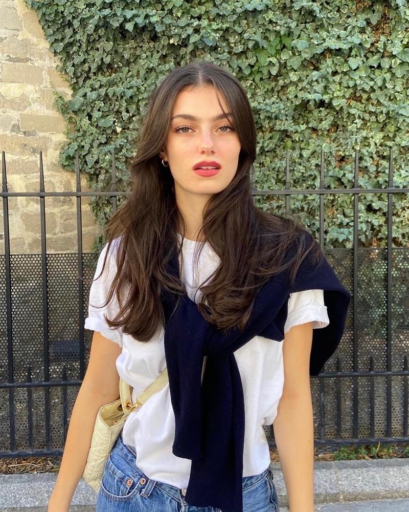 Gái Pháp tóc dài chỉ để quanh 4 kiểu sau đây mà kiểu nào cũng đẹp xinh, sang ngút trời-6