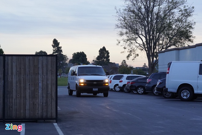 Linh cữu của nghệ sĩ Chí Tài được đưa tới nhà quàn ở Mỹ-1