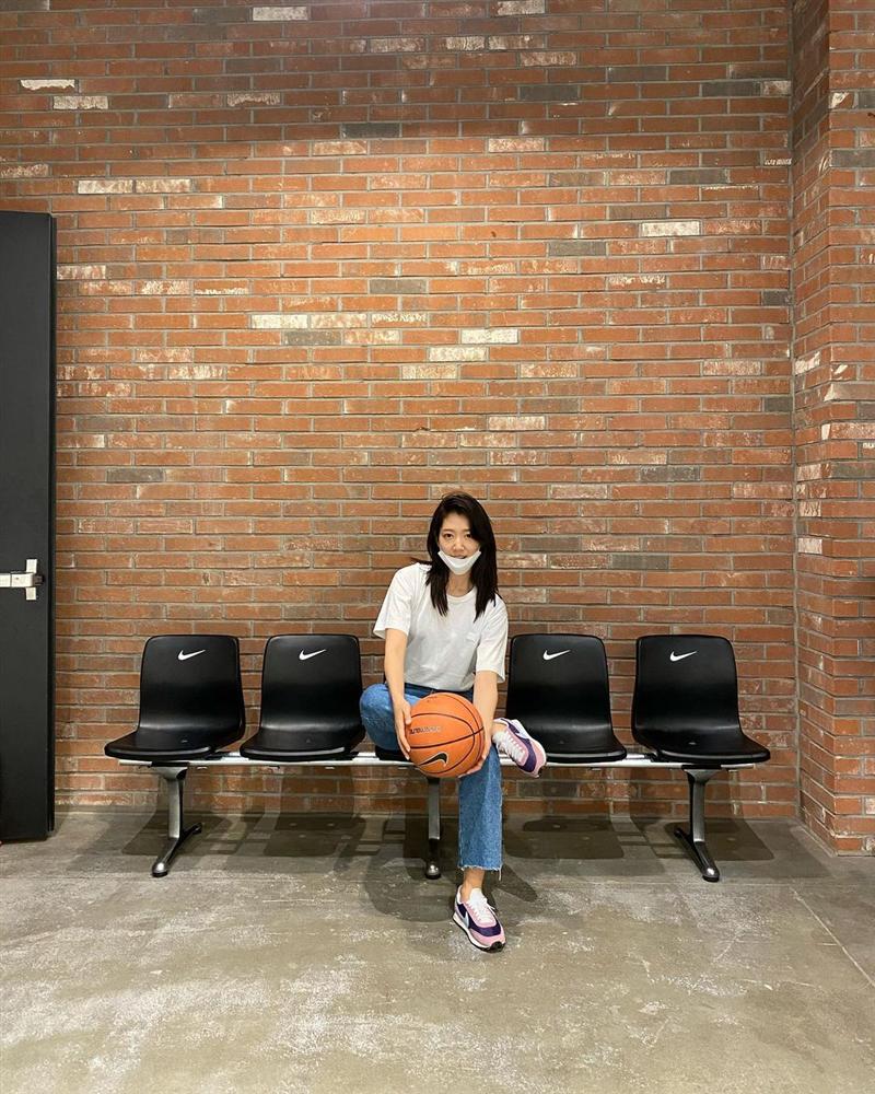 4 nữ diễn viên U30 có style đời thường giản dị mà sành điệu, tham khảo ngay để biết thế nào là mặc đẹp không cần cố-3