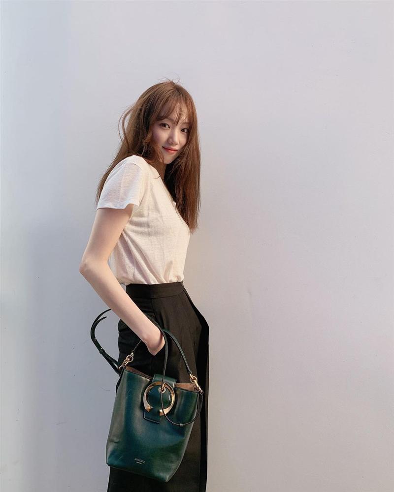 4 nữ diễn viên U30 có style đời thường giản dị mà sành điệu, tham khảo ngay để biết thế nào là mặc đẹp không cần cố-8