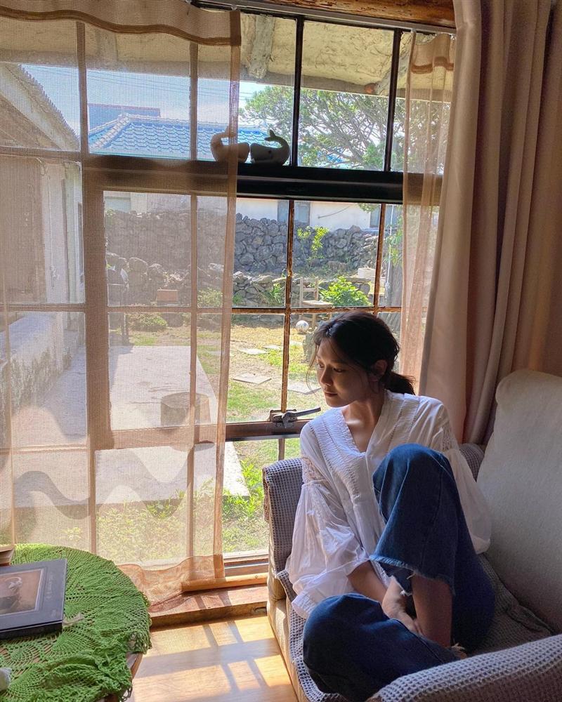 4 nữ diễn viên U30 có style đời thường giản dị mà sành điệu, tham khảo ngay để biết thế nào là mặc đẹp không cần cố-15