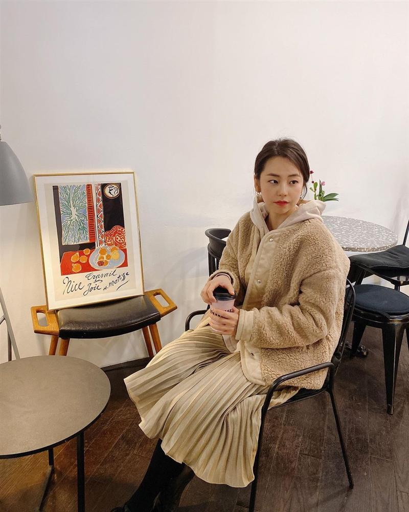 4 nữ diễn viên U30 có style đời thường giản dị mà sành điệu, tham khảo ngay để biết thế nào là mặc đẹp không cần cố-20