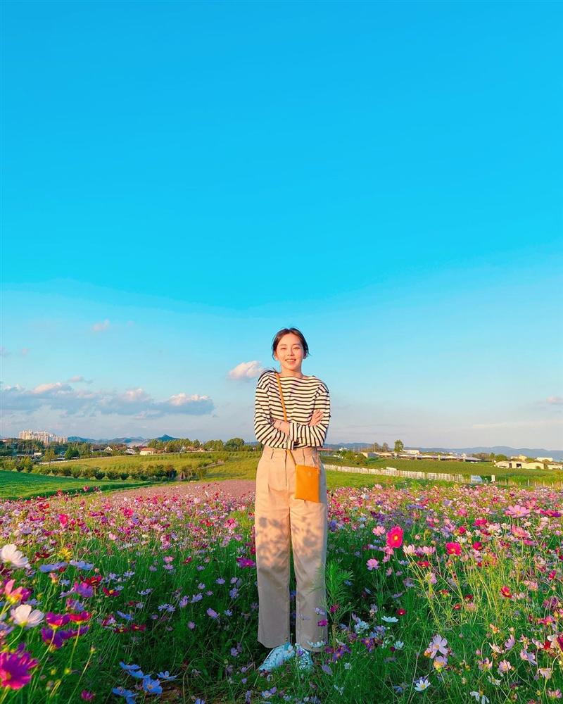 4 nữ diễn viên U30 có style đời thường giản dị mà sành điệu, tham khảo ngay để biết thế nào là mặc đẹp không cần cố-21