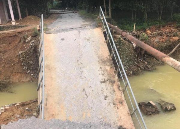 Vừa xong chuyến hỗ trợ đồng bào miền Trung, Thủy Tiên chuẩn bị xây cầu từ thiện ở Nghệ An-3