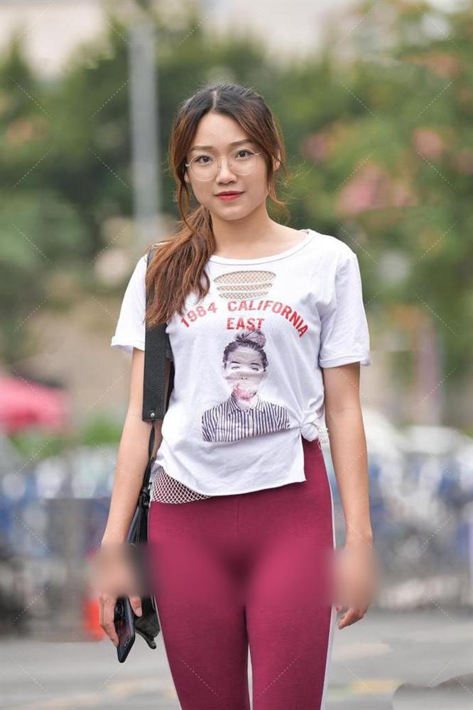 Tuyển tập loạt quần legging nhức mắt của các chị em, điểm nhạy cảm lộ rõ mồn một khiến dân tình đỏ mặt-1