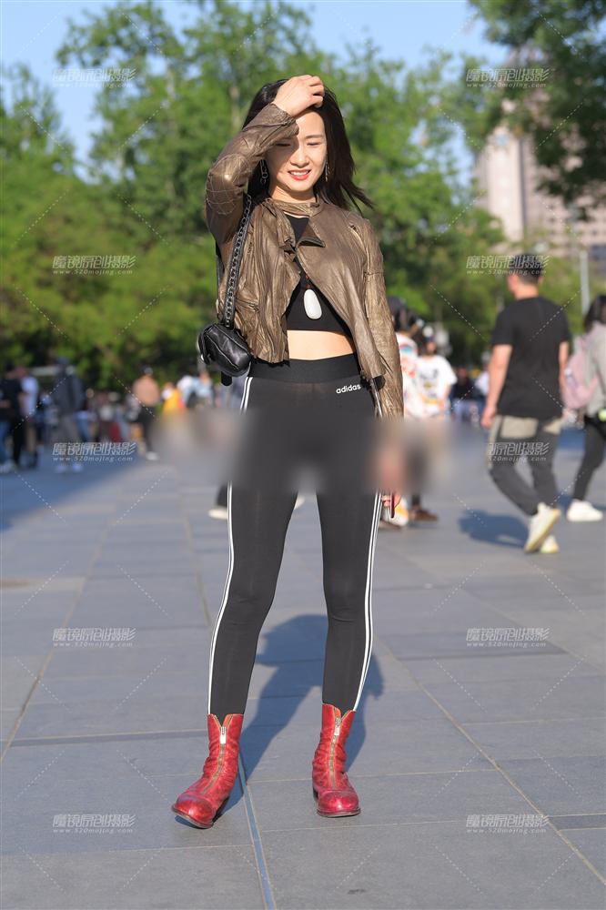 Tuyển tập loạt quần legging nhức mắt của các chị em, điểm nhạy cảm lộ rõ mồn một khiến dân tình đỏ mặt-7