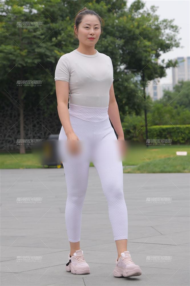 Tuyển tập loạt quần legging nhức mắt của các chị em, điểm nhạy cảm lộ rõ mồn một khiến dân tình đỏ mặt-8