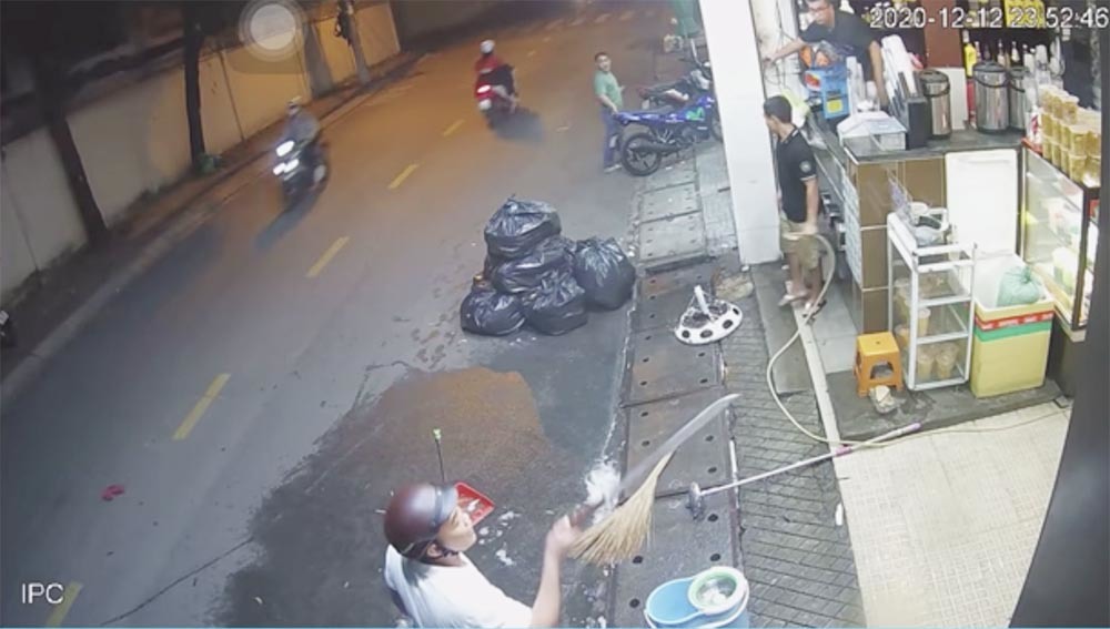 Xác định thanh niên đánh đập cô gái, dọa chém người can ngăn ở Sài Gòn-2