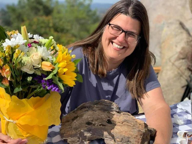 Mắc chứng rối loạn hành vi giấc ngủ, người phụ nữ này thường bị mộng du và rơi vào những tình huống đáng sợ-4