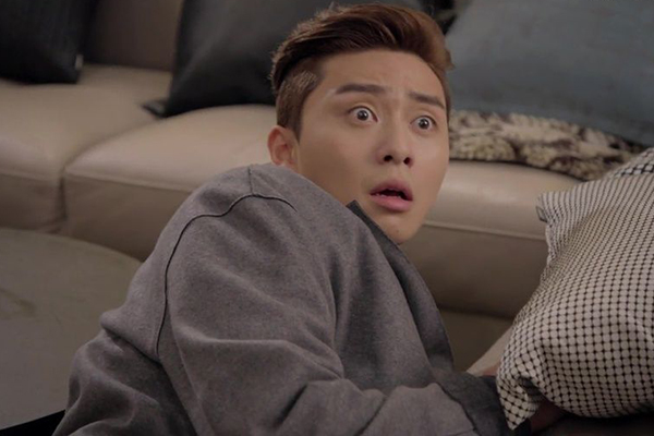 Chồng về bất ngờ lúc 12h đêm thấy vợ đang oằn mình lau dọn 3 tầng nhà, ngay lập tức anh có hành động để đời cùng lời tuyên bố đanh thép khiến cả nhà tái mặt-3