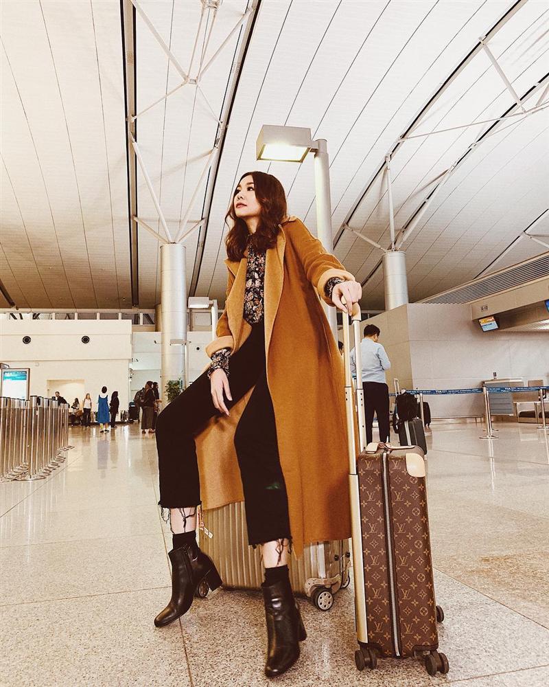 4 kiểu quần được sao Vbiz diện với áo khoác dáng dài để trông cao thêm ít nhất 5 phân chứ không bị lùn một mẩu-7