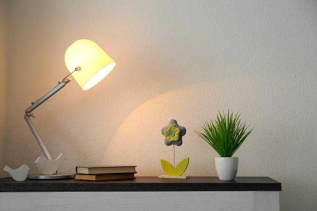 Dù giường có to cỡ nào cũng cố gắng đừng để 4 thứ này ở đầu giường, nhất là vật số 2-3