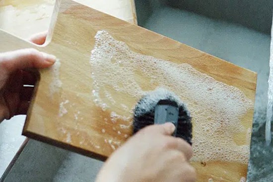 Điểm danh 6 sai lầm mà các bà nội trợ thường mắc phải khi dùng thớt, khiến sức khỏe bị ảnh hưởng nghiêm trọng