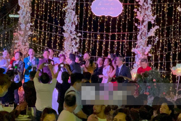 Lê Phương gửi hoa tặng đến đám cưới Quý Bình: Em mừng cho anh-4