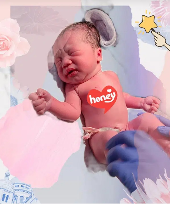 Mẹ suốt ngày trông em mới sinh, con trai Mạc Hồng Quân nói 1 câu khiến nhiều người thốt lên: Thương không chịu được!-1