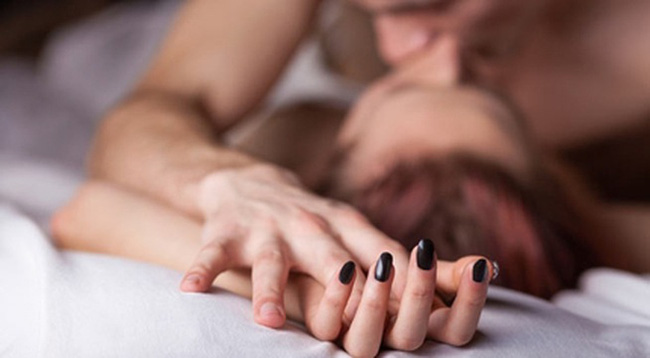 Cú sa chân đổi vận và pha gặp nạn với đủ trò quái đản của cặp vợ chồng Việt kiều khiến chàng PT sáng mắt sống trong sự dằn vặt ghê tởm chính mình-4
