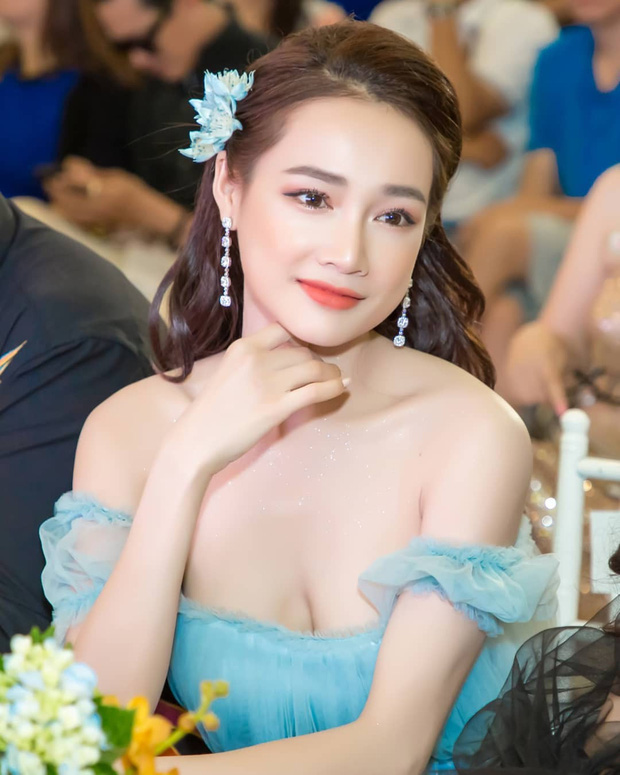 Nhã Phương đầu 3 vẫn chuộng đeo nơ xì tin: Lúc xinh như gái đôi mươi, lúc lại quá sến sẩm-6