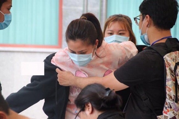 Ngọc Lan giải thích việc mặc đồ hồng tới tang lễ cố nghệ sĩ Chí Tài-4