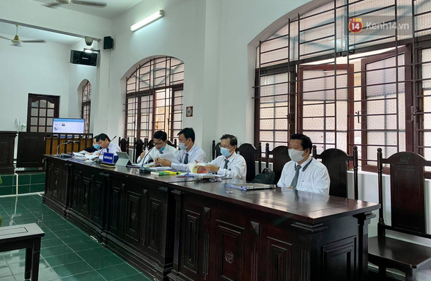 Nữ tiếp viên hàng không bị tài xế Mercedes tông thương tích 79%: Lúc đâm tôi Phong không gọi điện xe cấp cứu, Phong không có tình người-16