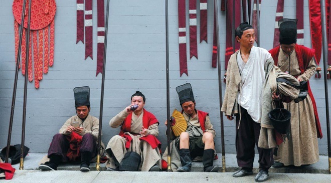 Thất nghiệp, phá sản bao trùm showbiz Trung Quốc-2