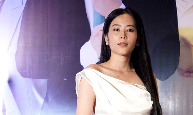 Nam Em gây náo loạn truyền hình: Giả vờ ngất xỉu khiến Trấn Thành bức xúc, hôn môi trai đẹp 3 lần, liên tục có hành động khác lạ-1