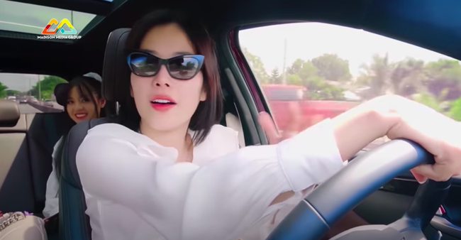 Nam Em gây náo loạn truyền hình: Giả vờ ngất xỉu khiến Trấn Thành bức xúc, hôn môi trai đẹp 3 lần, liên tục có hành động khác lạ-4