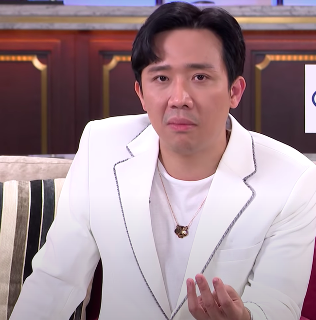 Nam Em gây náo loạn truyền hình: Giả vờ ngất xỉu khiến Trấn Thành bức xúc, hôn môi trai đẹp 3 lần, liên tục có hành động khác lạ-12