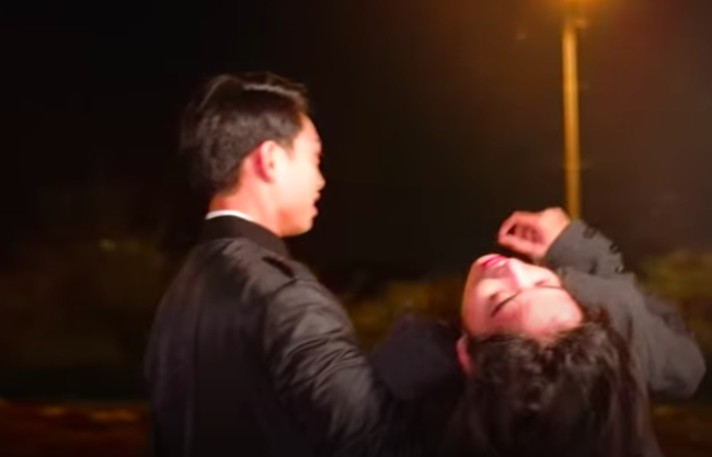 Nam Em gây náo loạn truyền hình: Giả vờ ngất xỉu khiến Trấn Thành bức xúc, hôn môi trai đẹp 3 lần, liên tục có hành động khác lạ-11